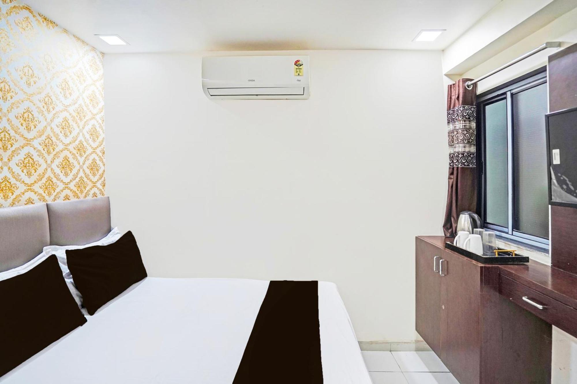 SPOT ON 69618 - Hotel ILand Park Ahmedabad Exterior foto