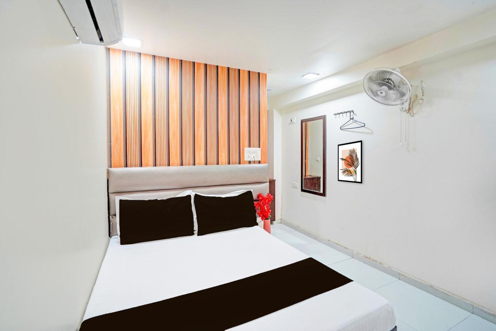 SPOT ON 69618 - Hotel ILand Park Ahmedabad Exterior foto