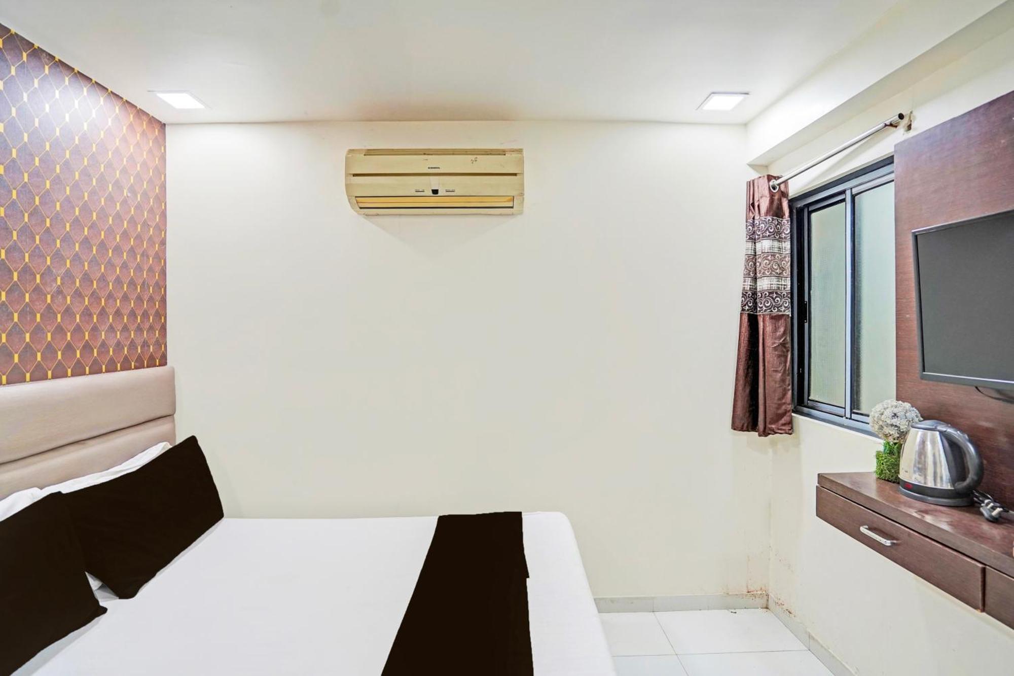 SPOT ON 69618 - Hotel ILand Park Ahmedabad Exterior foto